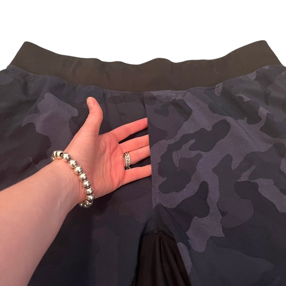 Men’s Lululemon T.H.E. 9” Dark Blue Camo Athletic Shorts - Picture 2 of 12